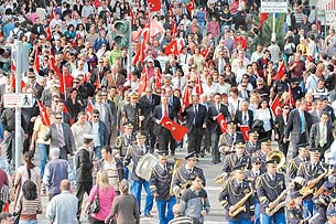 86. yaş gününde meydanlardayız