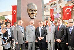 Atatürk büstü açıldı