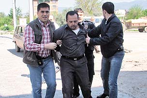 Eski damattan yol ortasında katliam