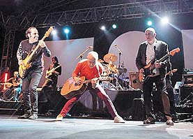 İzmir Arena kapılarını 5 konserle açtı