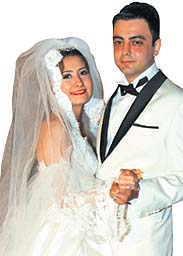 Tasarladığı gelinlikle evlendi