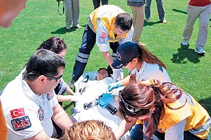 İlköğretim öğrencilerinin deney merakı acı bitti
