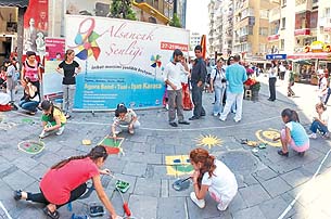 Alsancak sokakları şenlikle renklendi