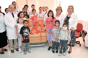 Diş hekimlerinden diyaliz koltuğu hediyesi