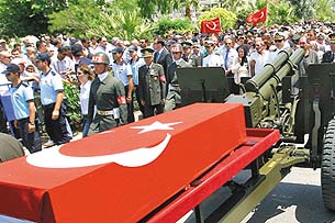 TEK YÜREK OLUP UĞURLADIK