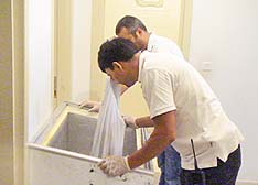 Kocasını parçalara ayırıp derin dondurucuya koydu