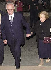 Babası da kızının izinde