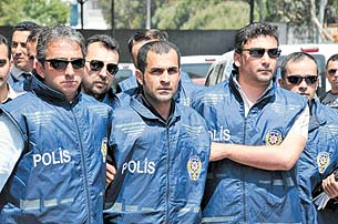 Seri katil Ayri’ye hırsızlık cezası