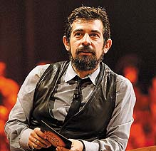 Bayülgen, intikamını Hamdi skeciyle alıyor