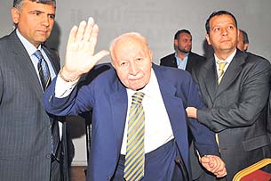 Erbakan son yolculuğuna uğurlanıyor
