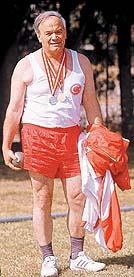 85’lik delikanlı sanayici şampiyonluğa hazırlanıyor