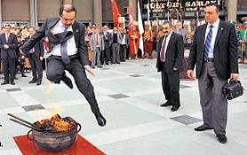 Ege’yi Nevruz ateşi sardı