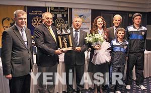 Toplum Hizmet Ödülü Özkan’a