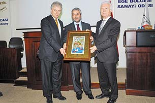 Sanayicinin önündeki engelleri kaldırıyoruz