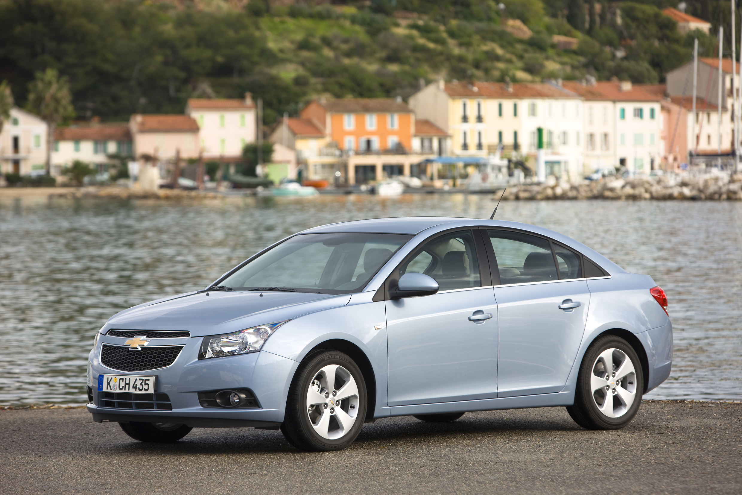 Cruze 12. Chevrolet Cruze седан.