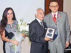 Her mahallede bir hastam var