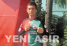 ONUN PEŞİNİ BIRAKMADI