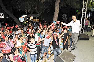 Yeni Asır standında Zeliha Sunal fırtınası