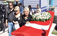 Unutulmaz oyuncu son yolculuğuna uğurlandı