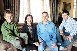 Eşinin desteğiyle parlamenterliğe kadar ulaştı