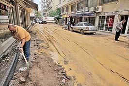 Su kesintileri, Kordon esnafını isyan ettirdi