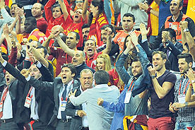 ASLAN YİNE YAZDI DESTAN