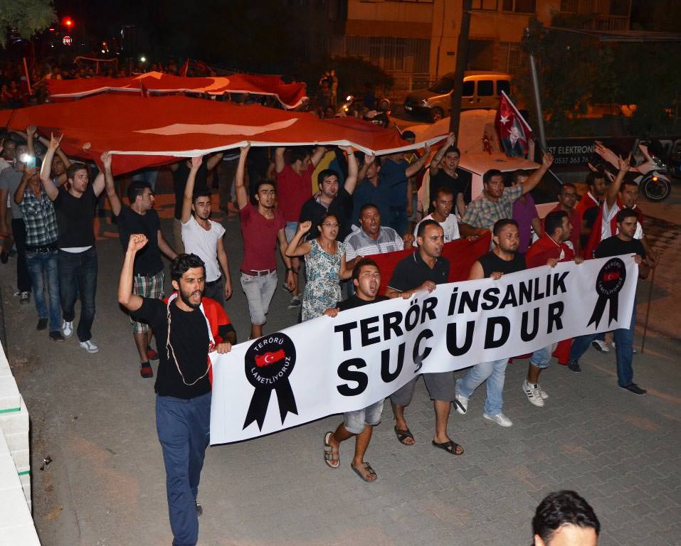 Ege dün gece de ayaktaydı