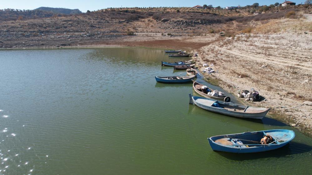 Korkulan oldu! Marmara Gölü’nün ardından Gediz Nehri de kurudu