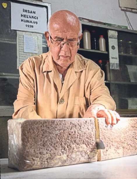 Bu helvacıda her şey 95 yıl önceki gibi