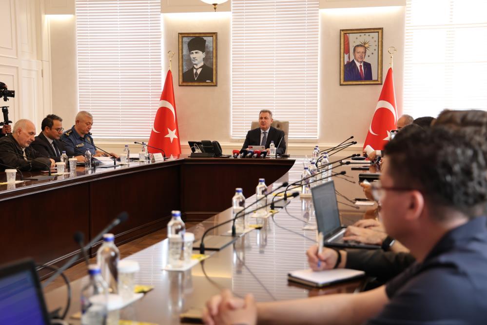 İzmir Valisi Elban: Kentte 13 suç örgütü çökertildi
