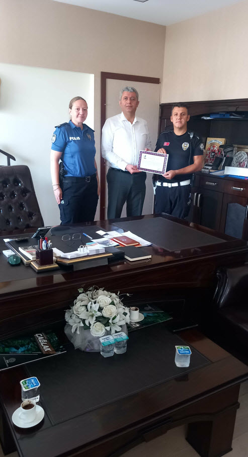 Manisa’da hamile kadını döven saldırgana müdahale eden o polise başarı belgesi