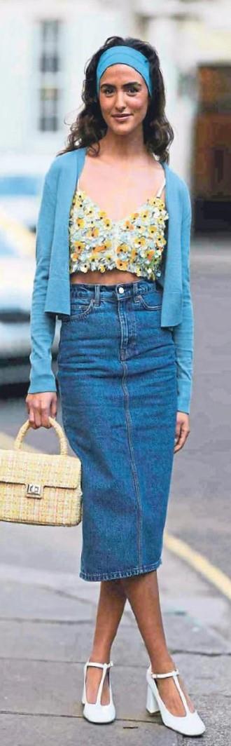 Denim midi etekler ile zamansız şıklık