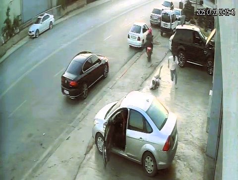 Motosikletle takip ettikleri şahsa kurşun yağdırdılar!