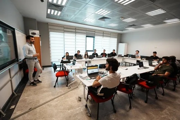 Gençlere yapay zekâ eğitimi! BTK Akademi ücretsiz ve sertifikalı 10 yeni eğitim daha sundu