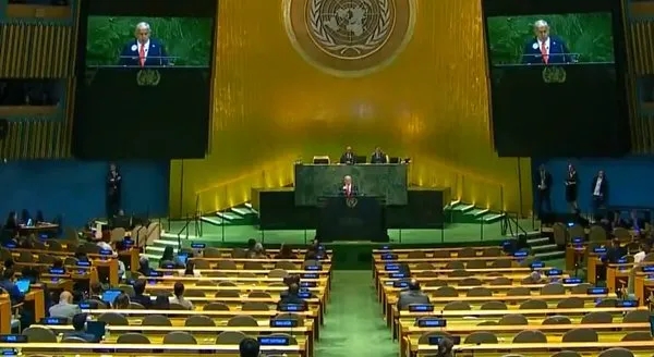 Katil Netanyahu’ya büyük şok! BM’de konuşurken salonu terk ettiler!