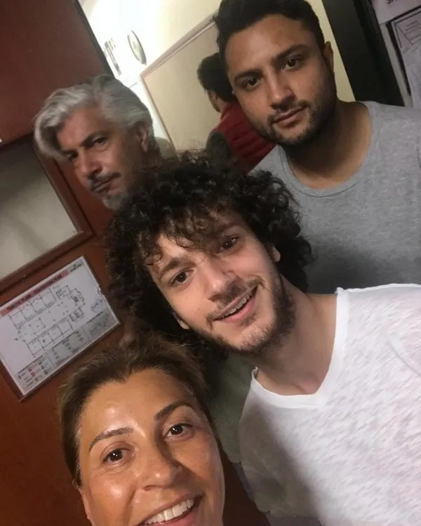 Usta Tiyatrocu Behzat Uygur’un oğlu genç oyunculardan çıktı! Meğer dedesinin...