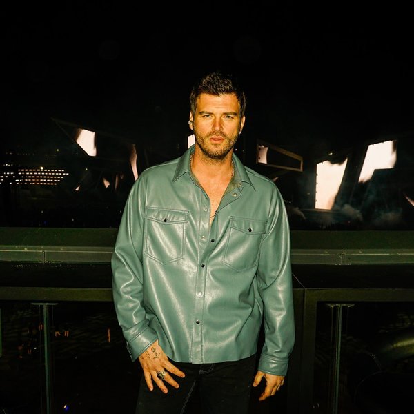 Gören iki kez baktı! Kıvanç Tatlıtuğ babasına olan benzerliğiyle gündeme geldi!