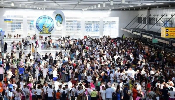 Metropol havalimanları İstanbul’un nüfusunu 7’ye katladı