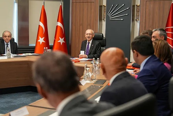 Son dakika: Özgür Özel ve ekibinden CHP Parti Meclisi’nden istifa etme kararı