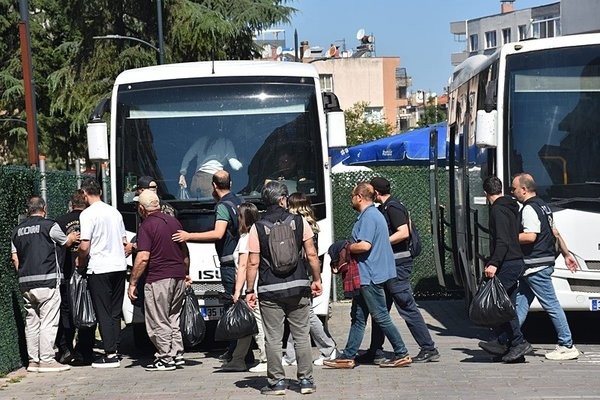 son-dakika-ege-universitesinde-31-milyarlik-dev-vurgun-izmirdeki-yolsuzlugun-haritasi-ortaya-cikti-27-kisi-tut-1781347351698.jpeg