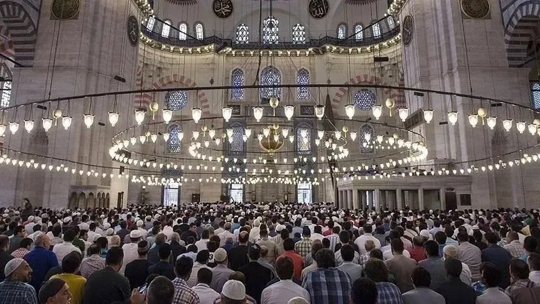 İzmir cuma namazı saati 4 Eylül 2026 | Diyanet İzmir öğle ezanı saat kaçta okunuyor?