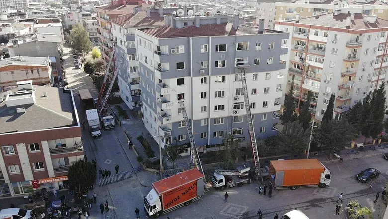izmirdeki-deprem-faciasinin-uzerinden-6-yil-gecti-depremin-izleri-izmirden-silinmeye-devam-ediyor-1793265255699.png