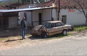 Haklılığını kanıtlamak için aracını 1,5 yıldır kaza yerinden kaldırmıyor